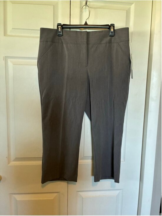 Nicole Miller New York Pants - Women's Nicole Miller New York Grey Capri Pants Size 16